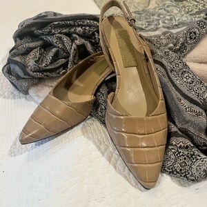 Chic Women’s Tan Croc-Embossed Leather Slingback Flats